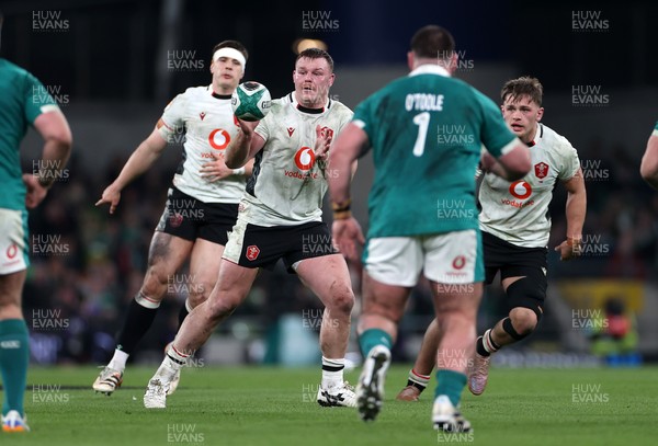 060326 - Ireland v Wales - Guinness Six Nations Championship - Dewi Lake of Wales 