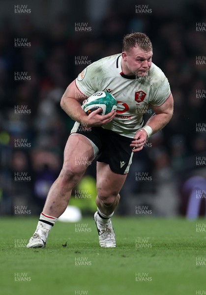 060326 - Ireland v Wales - Guinness Six Nations Championship - Dewi Lake of Wales 