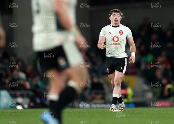 060326 - Ireland v Wales - Guinness Six Nations Championship - Dan Edwards of Wales 