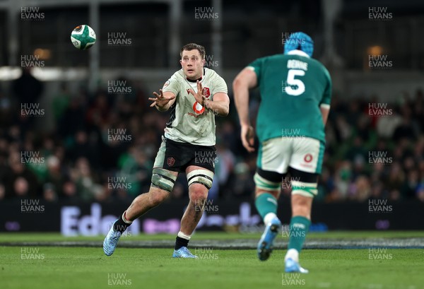 060326 - Ireland v Wales - Guinness Six Nations Championship - Ben Carter of Wales 