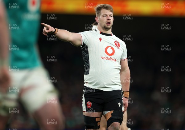060326 - Ireland v Wales - Guinness Six Nations Championship - Olly Cracknell of Wales 