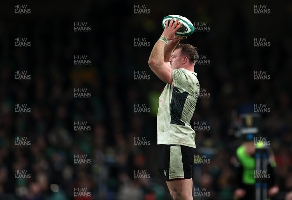 060326 - Ireland v Wales - Guinness Six Nations Championship - Dewi Lake of Wales 