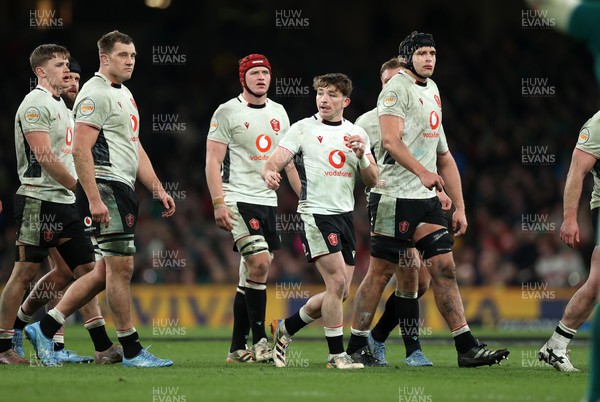 060326 - Ireland v Wales - Guinness Six Nations Championship - Dan Edwards of Wales 
