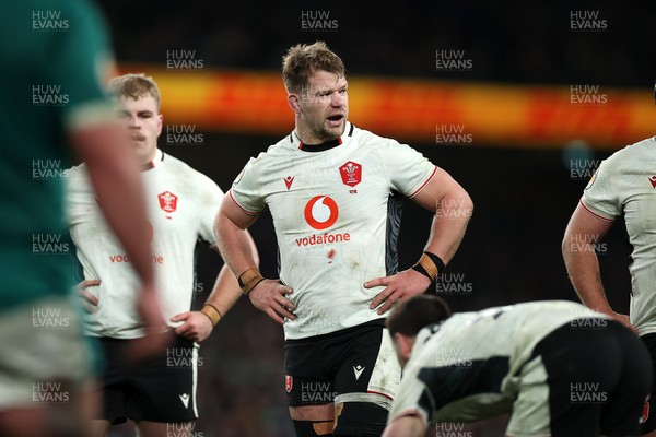 060326 - Ireland v Wales - Guinness Six Nations Championship - Olly Cracknell of Wales 