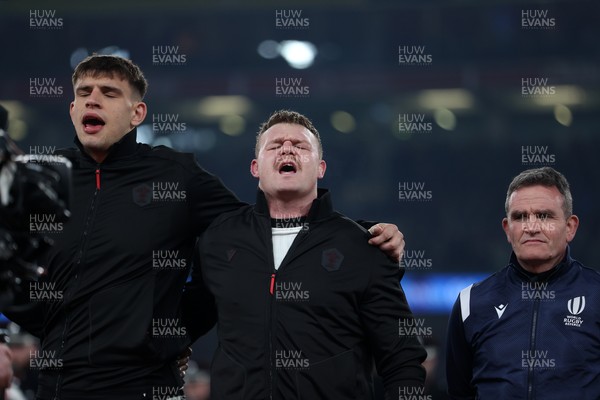 060326 - Ireland v Wales - Guinness Six Nations Championship - Dewi Lake of Wales sings the anthem