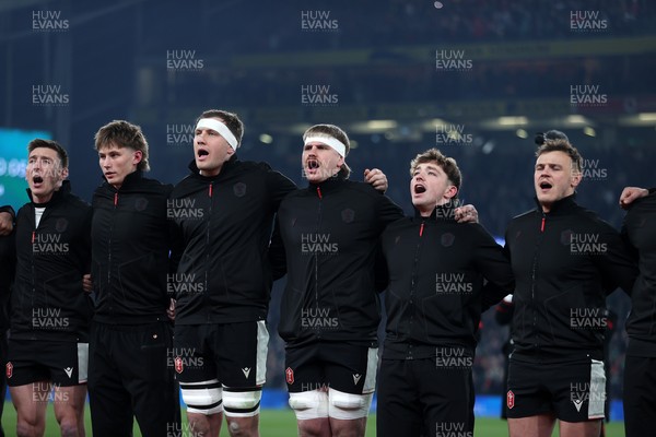 060326 - Ireland v Wales - Guinness Six Nations Championship - Wales sing the anthem