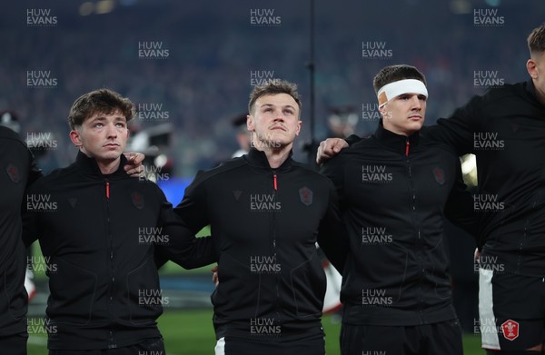060326 - Ireland v Wales - Guinness Six Nations Championship - Jarrod Evans of Wales 