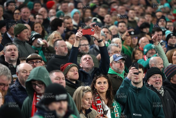 060326 - Ireland v Wales - Guinness Six Nations Championship - Fans