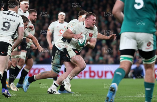 060326 - Ireland v Wales - Guinness Six Nations Championship - Dewi Lake of Wales 