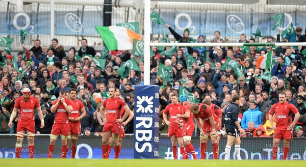 080214 - Ireland v Wales - RBS Six Nations 2014 -Wales players look dejected