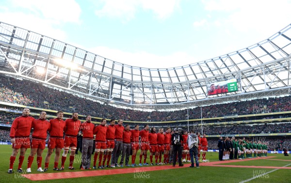 080214 - Ireland v Wales - RBS Six Nations 2014 -Players line up for the anthems