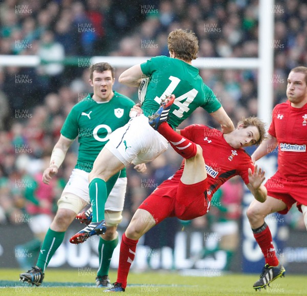 080214 - Ireland v Wales - RBS 6 Nations -  Andrew Trimble of Ireland and Liam Williams of Wales entangle(c) Huw Evans Agency