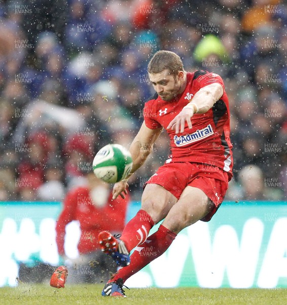 080214 - Ireland v Wales - RBS 6 Nations -  Leigh Halfpenny of Wales converts a penalty(c) Huw Evans Agency