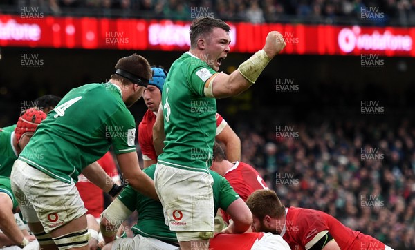 080220 - Ireland v Wales - Guinness Six Nations - Peter O’Mahony of Ireland celebrates a penalty