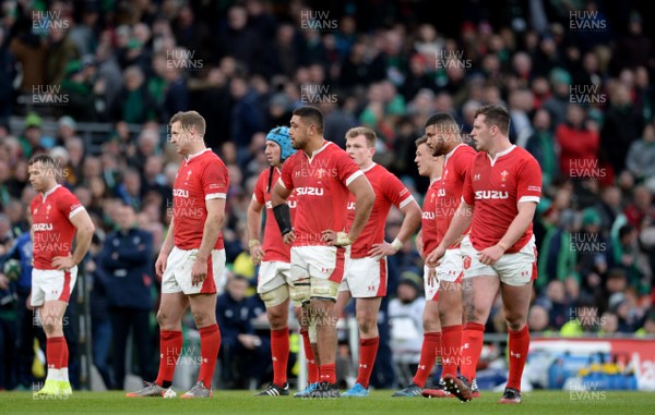 080220 - Ireland v Wales - Guinness Six Nations - Wales players look dejected