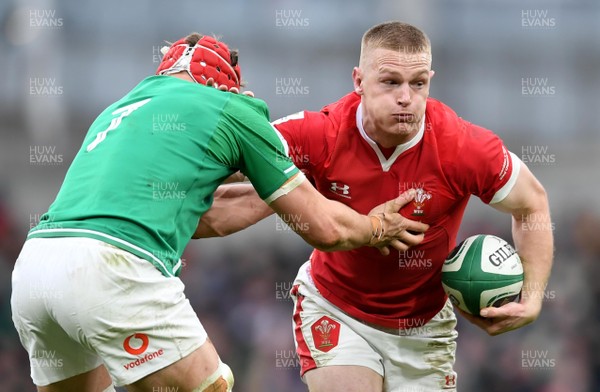 080220 - Ireland v Wales - Guinness Six Nations - Johnny McNicholl of Wales tries to get past Josh van der Flier of Ireland