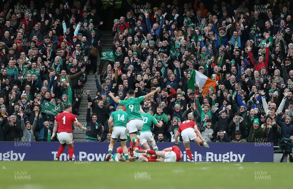 080220 - Ireland v Wales - Guinness 6 Nations - Jordan Larmour of Ireland scores a try
