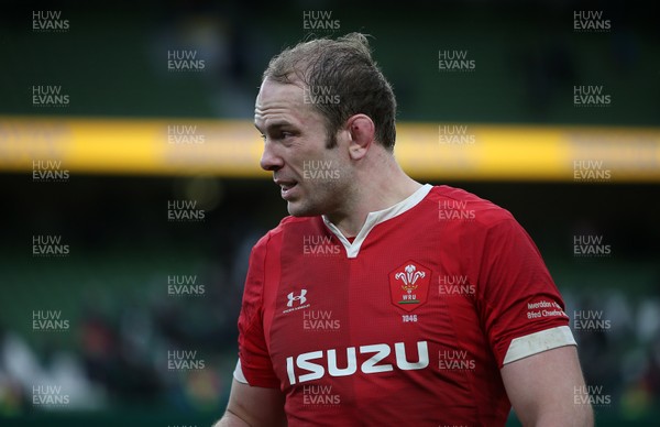 080220 - Ireland v Wales - Guinness 6 Nations - Dejected Alun Wyn Jones of Wales at full time