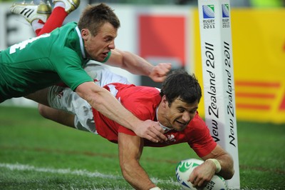 08.10.11 - Ireland v Wales - Rugby World Cup Quarter-Final 2011 - Mike Phillips of Wales beats Tommy Bowe of Ireland and dives in to score try. 