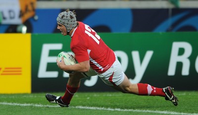 08.10.11 - Ireland v Wales - Rugby World Cup Quarter-Final 2011 - Jonathan Davies of Wales runs in to score try. 