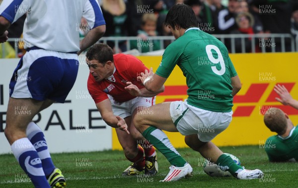 08.10.11 - Ireland v Wales - Rugby World Cup Quarter-Final 2011 - Shane Williams of Wales scores try. 