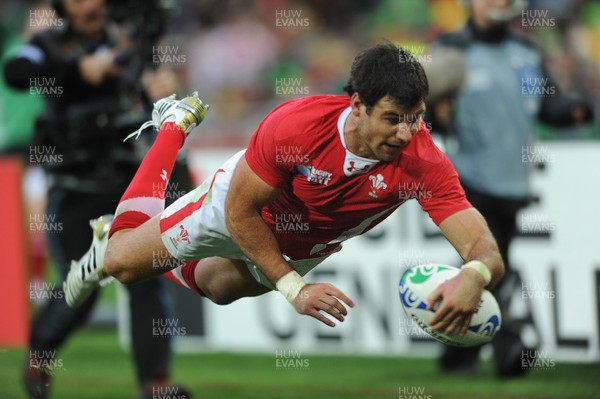 08.10.11 - Ireland v Wales - Rugby World Cup Quarter-Final 2011 - Mike Phillips of Wales dives in to score try. 