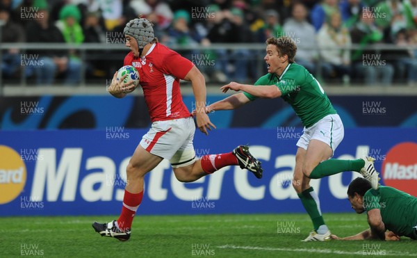 08.10.11 - Ireland v Wales - Rugby World Cup Quarter-Final 2011 - Jonathan Davies of Wales runs in to score try. 