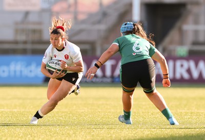 090526 - Ireland v Wales, 2026 Guinness Women’s 6 Nations - Kayleigh Powell of Wales looks to attack