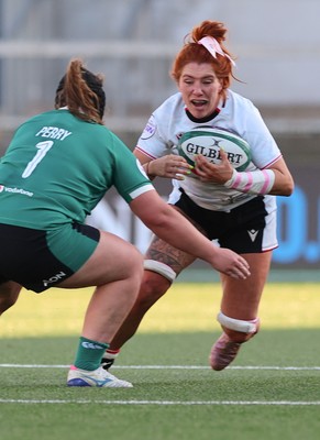090526 - Ireland v Wales, 2026 Guinness Women’s 6 Nations - Georgia Evans of Wales takes on Ellena Perry of Ireland