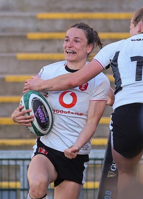 090526 - Ireland v Wales, 2026 Guinness Women’s 6 Nations - Jasmine Joyce of Wales celebrates after she powers over to score try