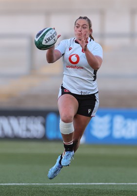 090526 - Ireland v Wales, 2026 Guinness Women’s 6 Nations - Freya Bell of Wales takes the ball 