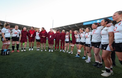 090526 - Ireland v Wales, 2026 Guinness Women’s 6 Nations - Wales players huddle up at the end of the match