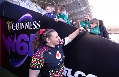090526 - Ireland v Wales, 2026 Guinness Women’s 6 Nations - Gwenllian Pyrs of Wales high fives a young fan ahead of the match