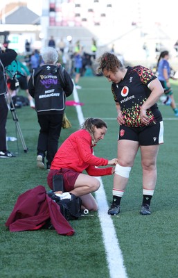090526 - Ireland v Wales, 2026 Guinness Women’s 6 Nations - Georgina Ewer adjusts strapping for Gwenllian Pyrs of Wales