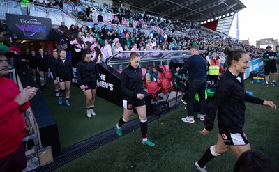 090526 - Ireland v Wales, 2026 Guinness Women’s 6 Nations - Hannah Dallavalle of Wales makes her way out at the start of the match