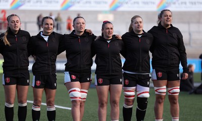090526 - Ireland v Wales, 2026 Guinness Women’s 6 Nations - Left to right, Hannah Dallavalle of Wales, Jasmine Joyce of Wales, Alisha Joyce of Wales, Kayleigh Powell of Wales, Bethan Lewis of Wales and Natalia John of Wales line up for the anthems ahead of the match