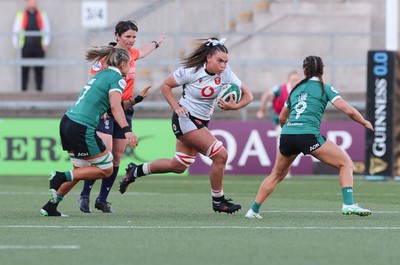 090526 - Ireland v Wales, 2026 Guinness Women’s 6 Nations - Bryonie King of Wales takes on Emily Lane of Ireland 