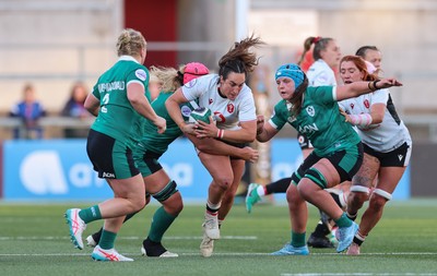 090526 - Ireland v Wales, 2026 Guinness Women’s 6 Nations - Courtney Keight of Wales looks to break away