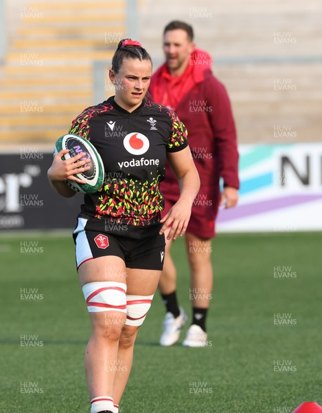 090526 - Ireland v Wales, 2026 Guinness Women’s 6 Nations - Branwen Metcalfe of Wales during warm up