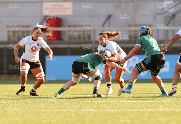 090526 - Ireland v Wales, 2026 Guinness Women’s 6 Nations - Courtney Keight of Wales looks to attack