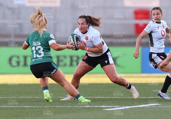 090526 - Ireland v Wales, 2026 Guinness Women’s 6 Nations - Courtney Keight of Wales takes on Aoife Dalton of Ireland
