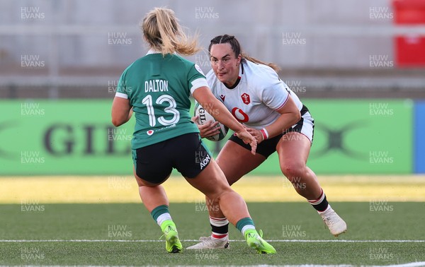 090526 - Ireland v Wales, 2026 Guinness Women’s 6 Nations - Courtney Keight of Wales takes on Aoife Dalton of Ireland