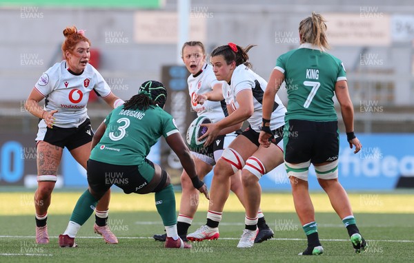 090526 - Ireland v Wales, 2026 Guinness Women’s 6 Nations - Branwen Metcalfe of Wales takes on Linda Djougang of Ireland
