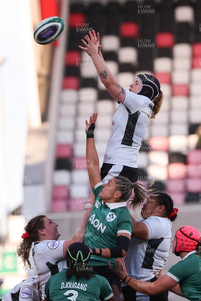 090526 - Ireland v Wales, 2026 Guinness Women’s 6 Nations - Bethan Lewis of Wales wins the line out