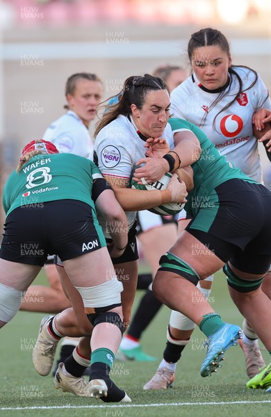090526 - Ireland v Wales, 2026 Guinness Women’s 6 Nations - Courtney Keight of Wales takes on Brittany Hogan of Ireland  and Aoife Wafer of Ireland