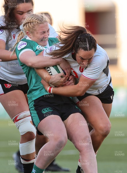 090526 - Ireland v Wales, 2026 Guinness Women’s 6 Nations - Courtney Keight of Wales takes on Neve Jones of Ireland