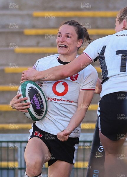 090526 - Ireland v Wales, 2026 Guinness Women’s 6 Nations - Jasmine Joyce of Wales celebrates after she powers over to score try