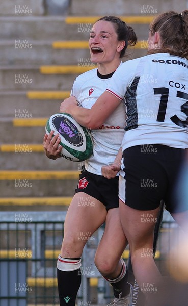 090526 - Ireland v Wales, 2026 Guinness Women’s 6 Nations - Jasmine Joyce of Wales celebrates after she powers over to score try
