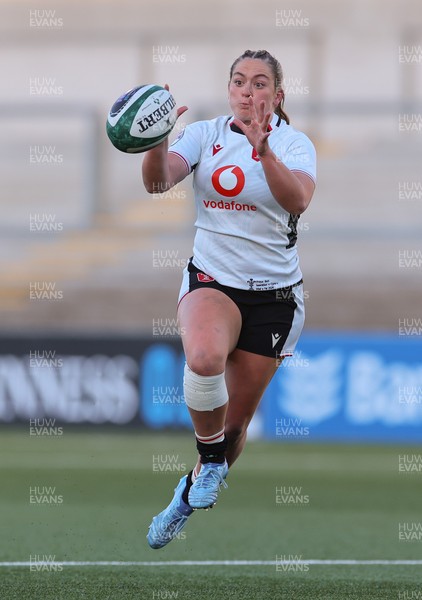090526 - Ireland v Wales, 2026 Guinness Women’s 6 Nations - Freya Bell of Wales takes the ball 