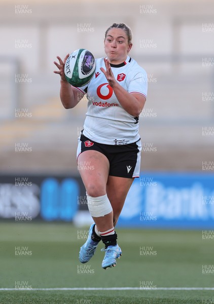 090526 - Ireland v Wales, 2026 Guinness Women’s 6 Nations - Freya Bell of Wales takes the ball 